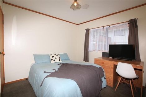 Photo of property in 1/5 Strid Road, Te Atatu South, Auckland, 0610