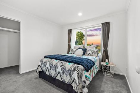 Photo of property in 16 Semillon Avenue, Henderson, Auckland, 0612