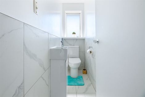 Photo of property in 2/27 Spence Road, Henderson, Auckland, 0612