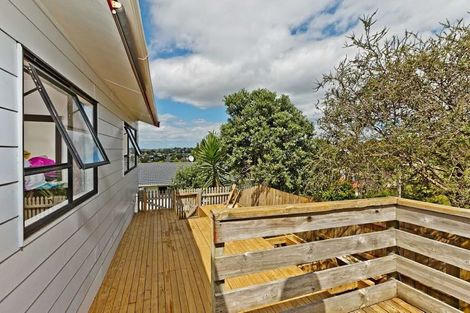 Photo of property in 1/1 Cheval Drive, Totara Vale, Auckland, 0629