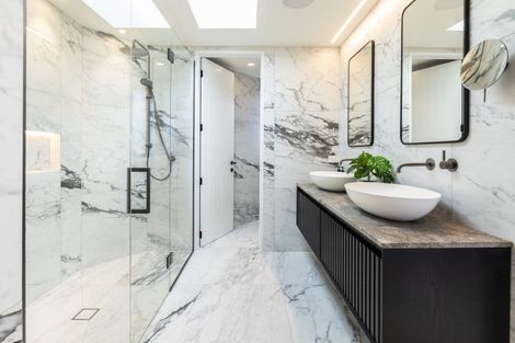 Photo of property in 15 Omeo Crescent, Redcliffs, Christchurch, 8081