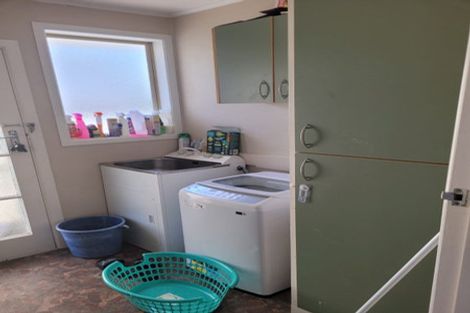 Photo of property in 21 Maui Pomare Street, Blockhouse Bay, Auckland, 0600