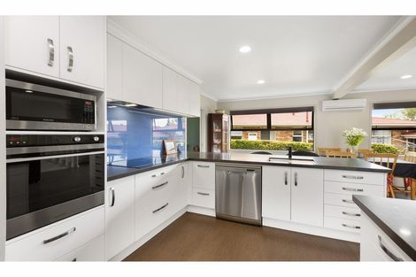 Photo of property in 30 Pulham Crescent, Queenwood, Hamilton, 3210