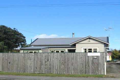 Photo of property in 9 Manuka Street, Otaki Beach, Otaki, 5512