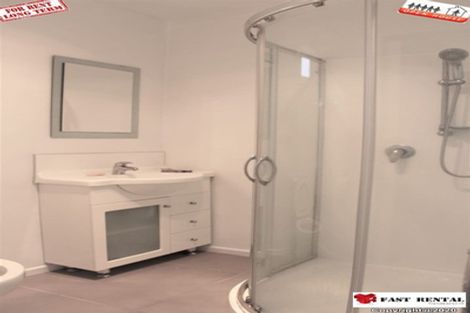 Photo of property in 21 Chivalry Road, Glenfield, Auckland, 0629