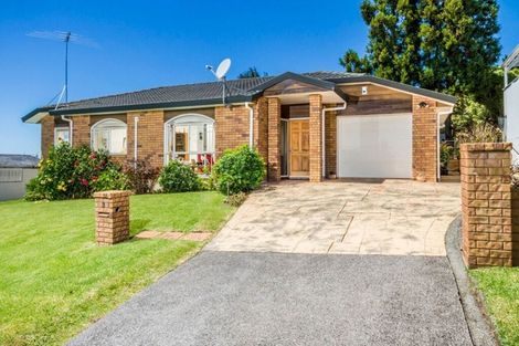 Photo of property in 2/335 Wairau Road, Totara Vale, Auckland, 0627