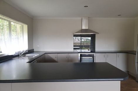 Photo of property in 32a Miles Crescent, Newlands, Wellington, 6037