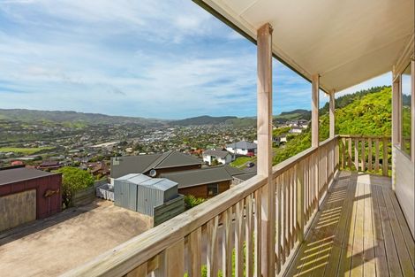Photo of property in 14 Chastudon Place, Tawa, Wellington, 5028
