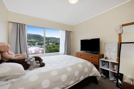 Photo of property in 15b Florio Terrace, Tawa, Wellington, 5028