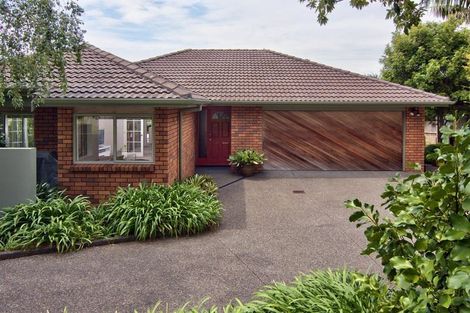 Photo of property in 13 La Roche Place, Northcote, Auckland, 0627