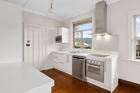 Photo of property in 29 Grandview Crescent, Opoho, Dunedin, 9010