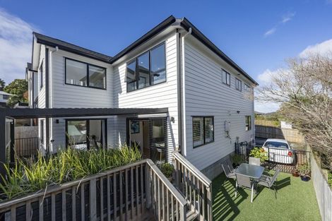 Photo of property in 18c Edgware Road, West Harbour, Auckland, 0618