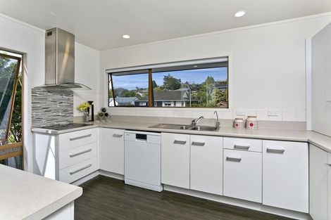 Photo of property in 29 Sandiacre Way, Browns Bay, Auckland, 0630