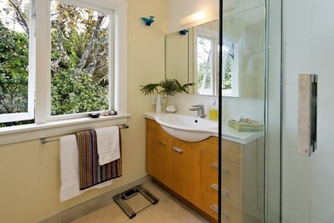 Photo of property in 7 Opou Road, Titirangi, Auckland, 0604