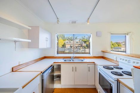 Photo of property in 1/47 Selwyn Crescent, Forrest Hill, Auckland, 0620