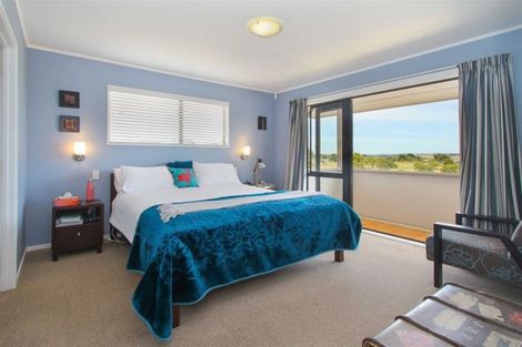 Photo of property in 33 Stella Drive, Clarks Beach, 2122