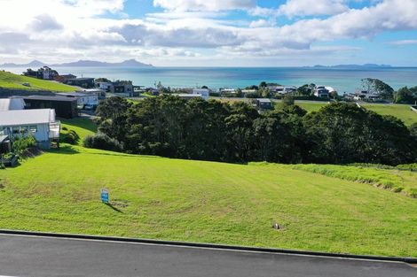 Photo of property in 3 Starlight Place, Langs Beach, 0582