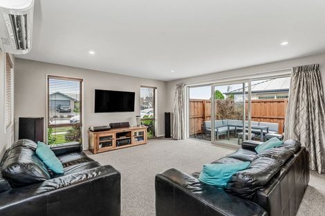 Photo of property in 100 Shillingford Boulevard, Rolleston, 7615