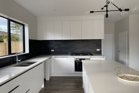 Photo of property in 32a Tupaki Place, Pakuranga Heights, Auckland, 2010