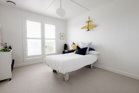 Photo of property in 12 Sandpiper Avenue, Point Wells, 0986