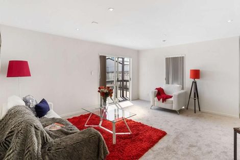 Photo of property in 2/25 Solveig Place, Randwick Park, Auckland, 2105