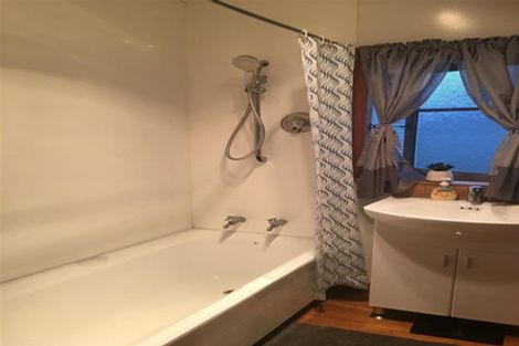 Photo of property in 2/40 Parkers Road, Tahunanui, Nelson, 7011