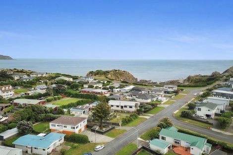 Photo of property in 8 Lambley Road, Titahi Bay, Porirua, 5022