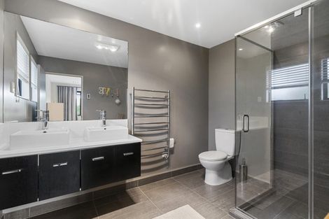 Photo of property in 87 Knights Road, Rothesay Bay, Auckland, 0630