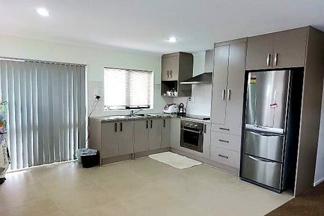 Photo of property in 9 White Heron Drive, Massey, Auckland, 0614