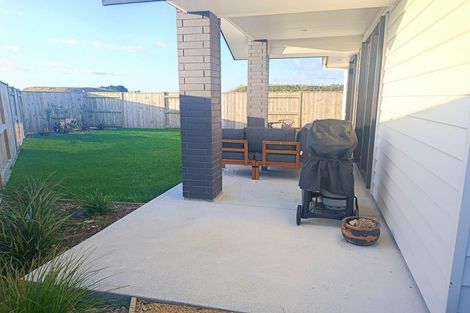 Photo of property in 90 Johnstone Drive, Fitzherbert, Palmerston North, 4410