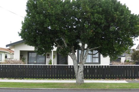 Photo of property in 32 Record Street, Fitzroy, New Plymouth, 4312