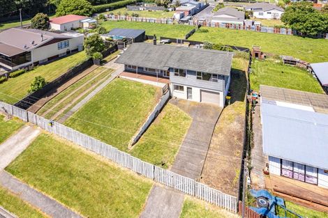 Photo of property in 16 Swinbourne Street, Waverley, 4510