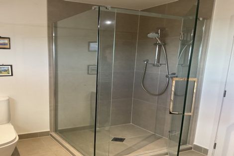 Photo of property in 15b Eastcliffe Road, Castor Bay, Auckland, 0620