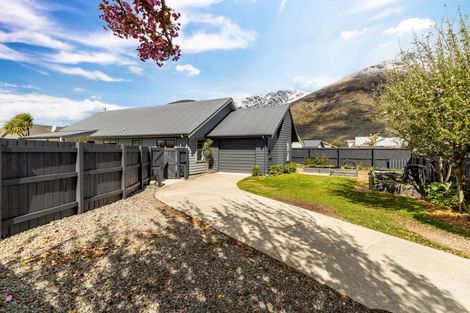 Photo of property in 7 Rere Road, Lake Hayes, Queenstown, 9304