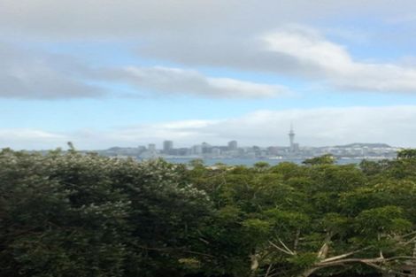 Photo of property in 6 Sampson Lane, Northcote, Auckland, 0627