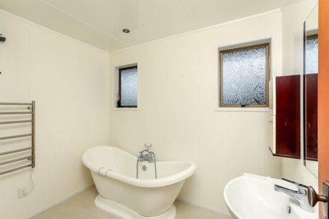 Photo of property in 59 Drake Street, Vogeltown, New Plymouth, 4310