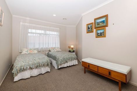 Photo of property in 8/126 Whangaparaoa Road, Red Beach, 0932