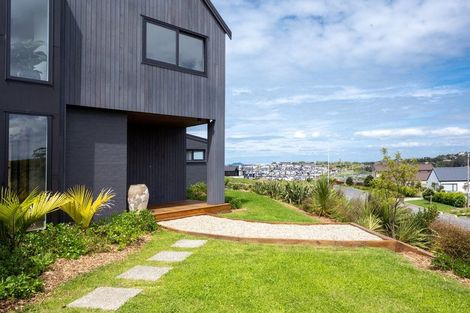 Photo of property in 9 Ridgelea Road, Long Bay, Albany, 0792