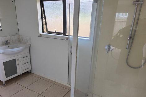 Photo of property in 99 Universal Drive, Henderson, Auckland, 0610