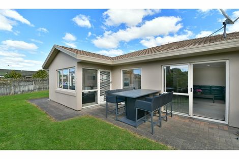 Photo of property in 11 Lakeside Drive, Orewa, 0931