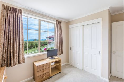 Photo of property in 12 Grovenor Drive, Orewa, 0931