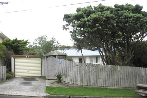 Photo of property in 12 Barclay Street, Newlands, Wellington, 6037