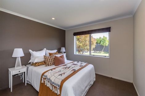 Photo of property in 8 Springside Place, Redwood, Christchurch, 8051