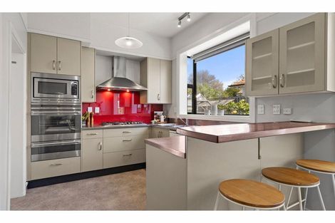 Photo of property in 90 Opawa Road, Opawa, Christchurch, 8023