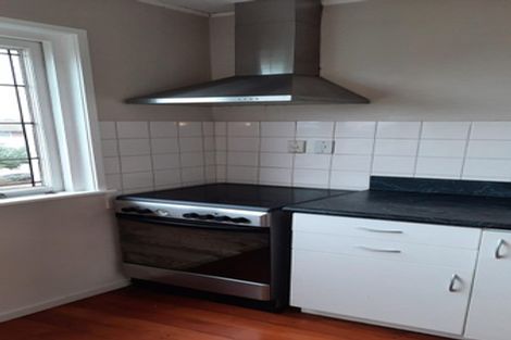 Photo of property in 40 Te Atatu Road, Te Atatu South, Auckland, 0610