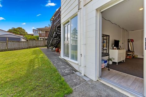 Photo of property in 20 Halberg Street, Glenfield, Auckland, 0629