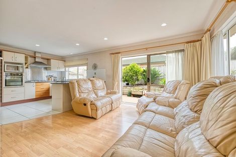 Photo of property in 14 Cyril French Drive, Flat Bush, Auckland, 2016