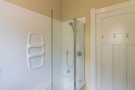 Photo of property in 24 Hungerford Road, Lyall Bay, Wellington, 6022