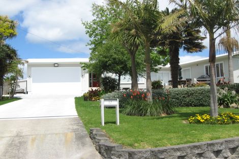 Photo of property in 17 The Crescent, Tindalls Beach, Whangaparaoa, 0930