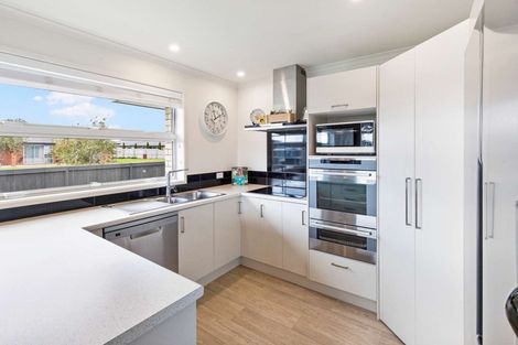 Photo of property in 2 Leet Crescent, Papamoa Beach, Papamoa, 3118